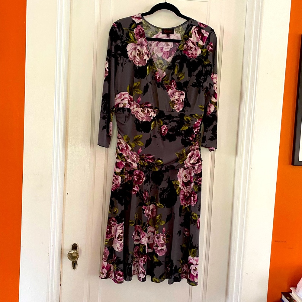 Rekucci flowered dress, ruched waist.